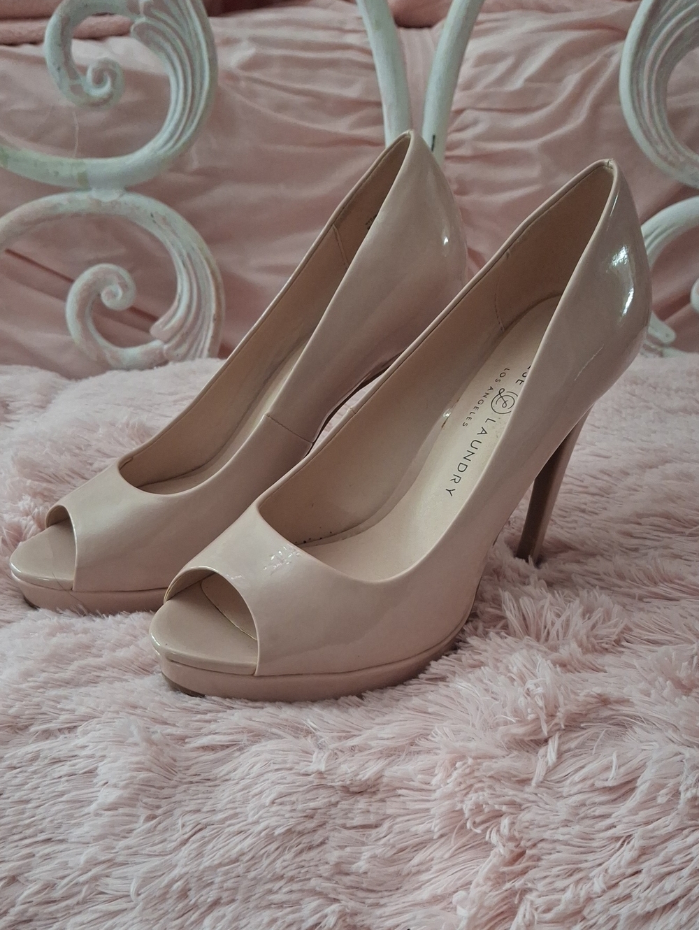 Chinese Laundry By Shelli Segal Nude Patent Peep-Toe Pumps - Nude